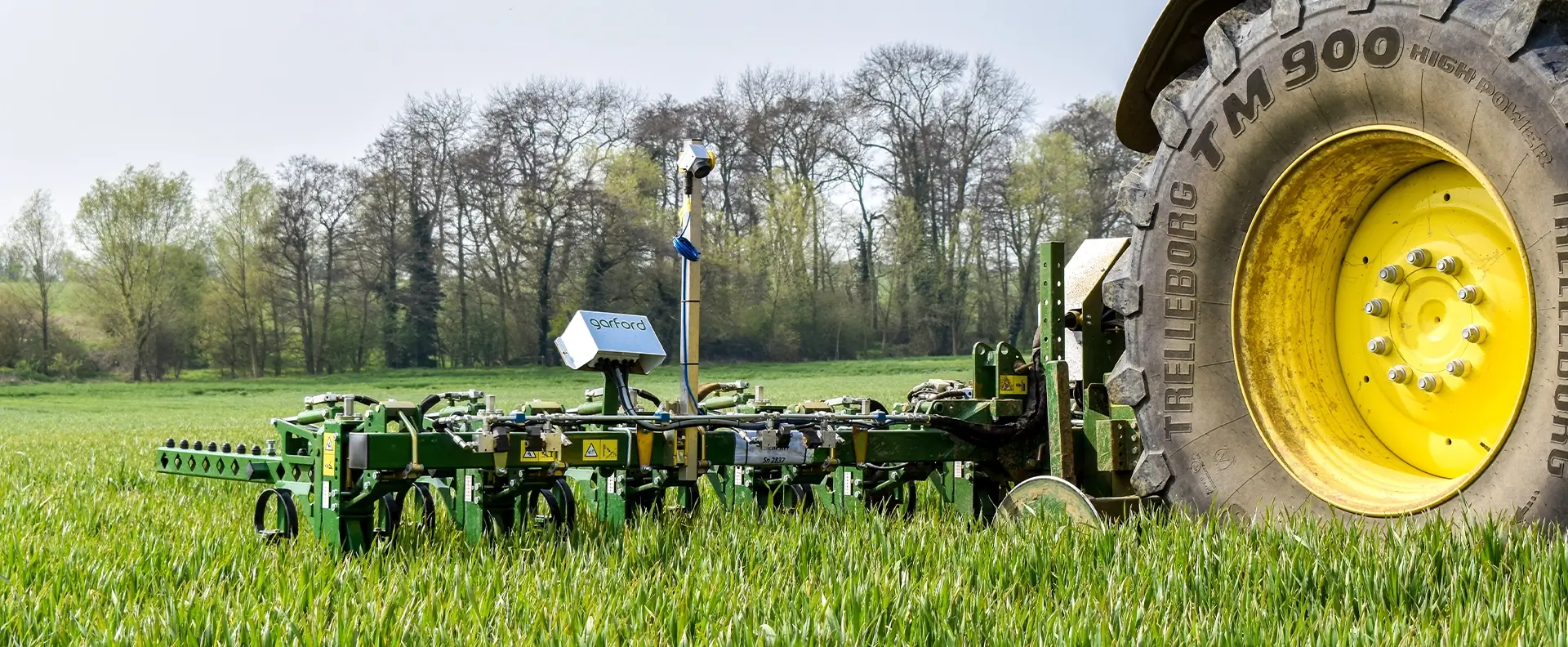 Robocrop auf dem grünen Acker